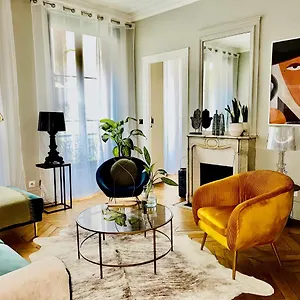 https://luxury-rooms-in-le-marais-central.fr-paris.fr